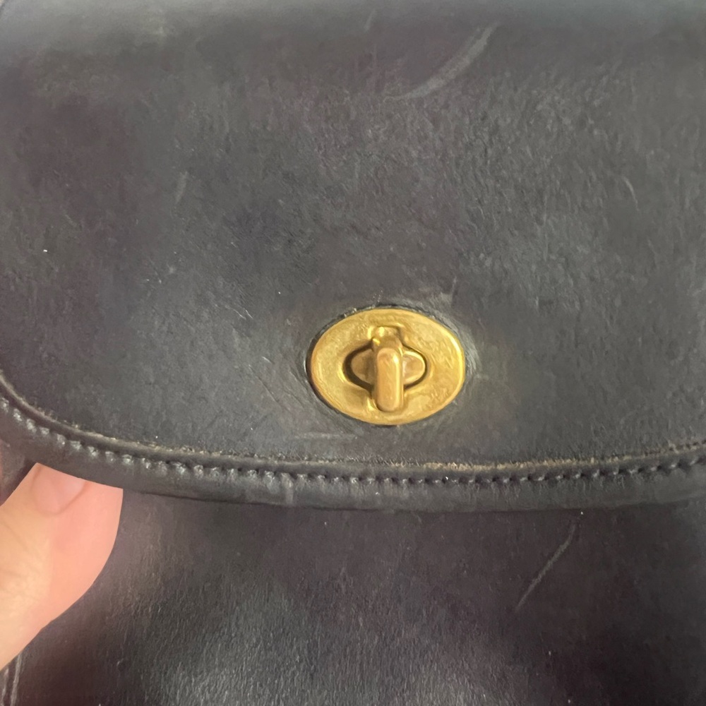 Vintage Coach Black Leather Crossbody with Gold Turnlock - Picture 4 of 9
